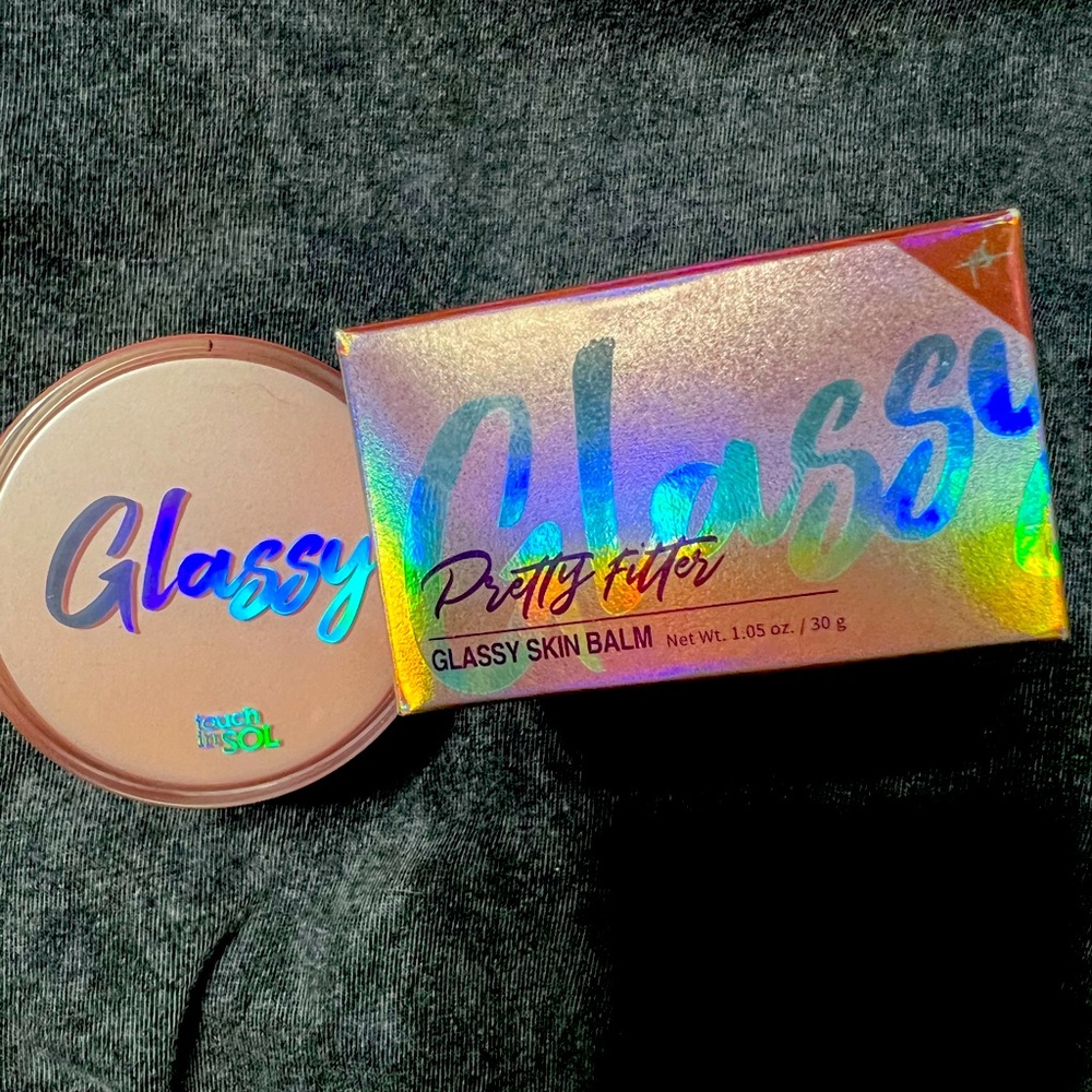 touch in SOL Glassy Skin Balm